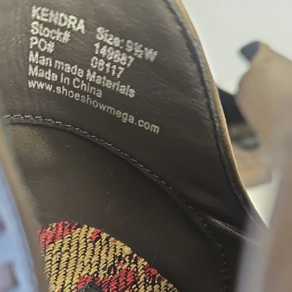 Sophia‎ Taylor Women's Dark Brown Ankle Booties Size 9.5 W